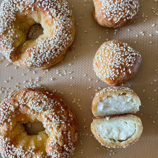 Easy and homemade copycat Bantam bagels! These cream cheese stuffed bagel bites are low-carb and made with no yeast, no boiling and no grains!