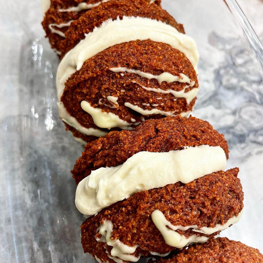 Simple to make low-carb, sugar-free & grain-free Red Velvet Whoopie Pies with a light and fluffy cream cheese filling. 