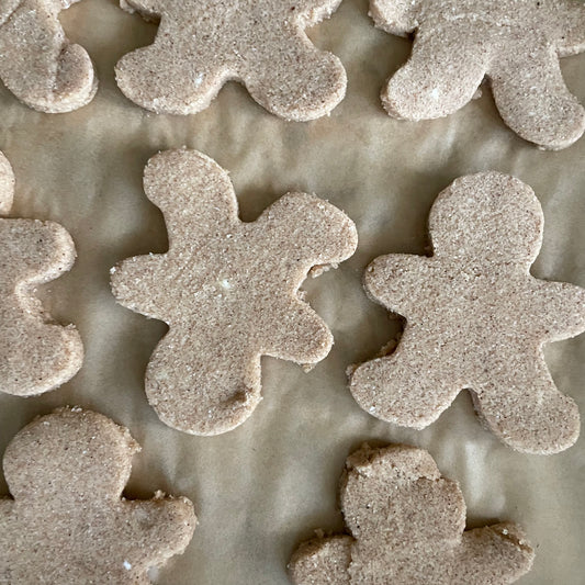 Are you ready for a delicious gluten-free keto Gingerbread Cookie recipe? We are bringing you the best with low-carb ingredients spiced with cinnamon, ginger, cloves, allspice and a brown sugar replacement. 